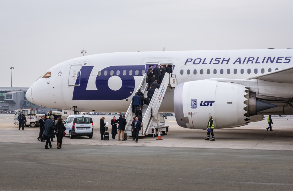 Prasówka Lazarski Aviation Academy 13 stycznia 2025_połączenia regionalen LOT